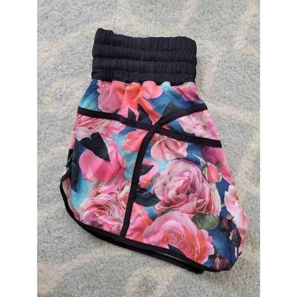 Lululemon free reign shorts, Secret garden 6 - Picture 3 of 10
